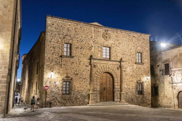 22 - Caceres - ciudad - palacio Episcopal